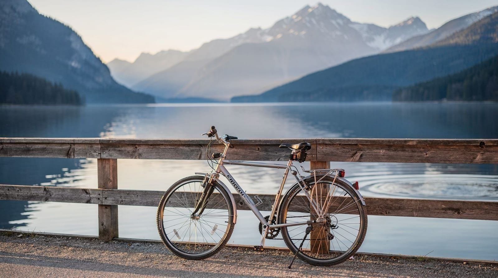 Cycling and e-bike routes around Zurich
