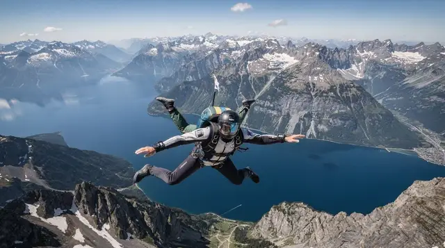 Skydiving and helicopter flights near Zurich
